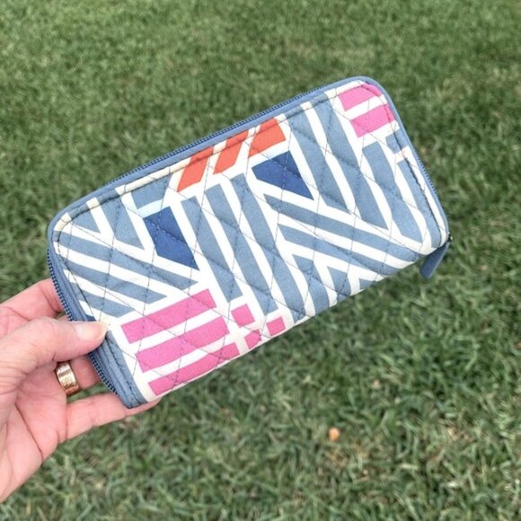 Vera Bradley RFID Zip-Around Georgia Wallet, Geo Medallion pattern - Picture 1 of 11